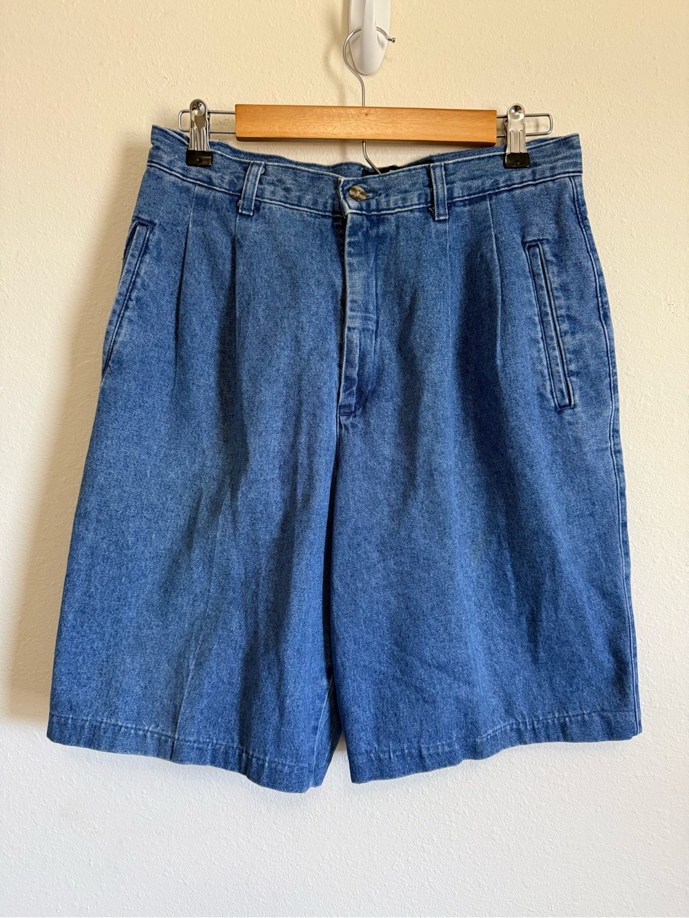 Women’s Classic Pleated Denim Shorts - Blue